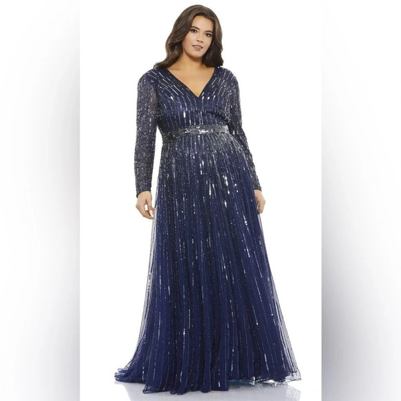 Mac
Duggal Sequined Long Sleeve Plunging V-neck Sz : 10 - Picture 5 of 11